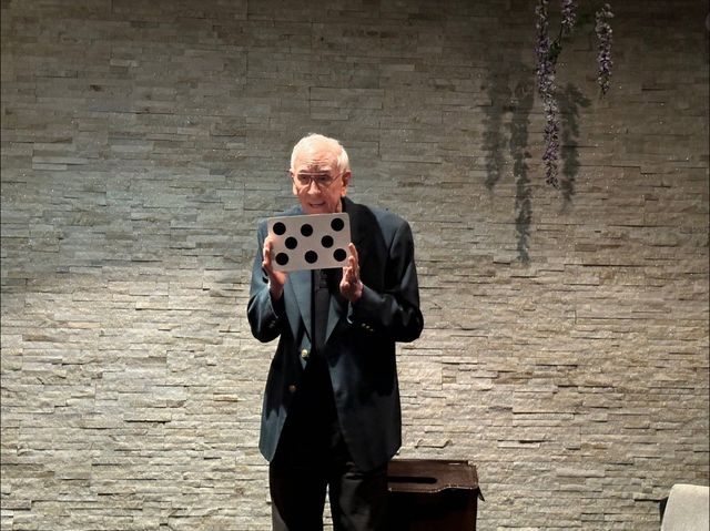 A dot-paddle ("Crazy Dot") effect